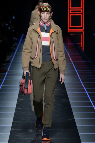 Look 19